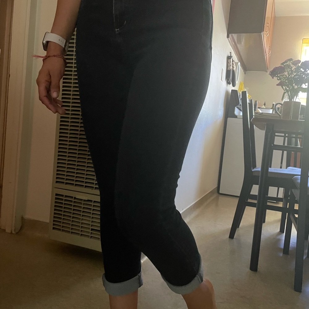 The dark blue jeans!